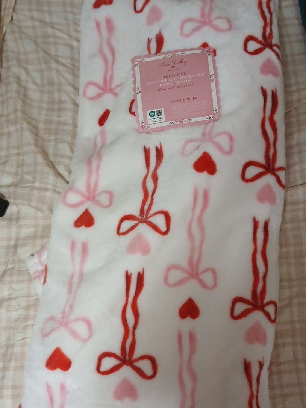 Girls' White Plush Blanket with Pink & Red Hearts